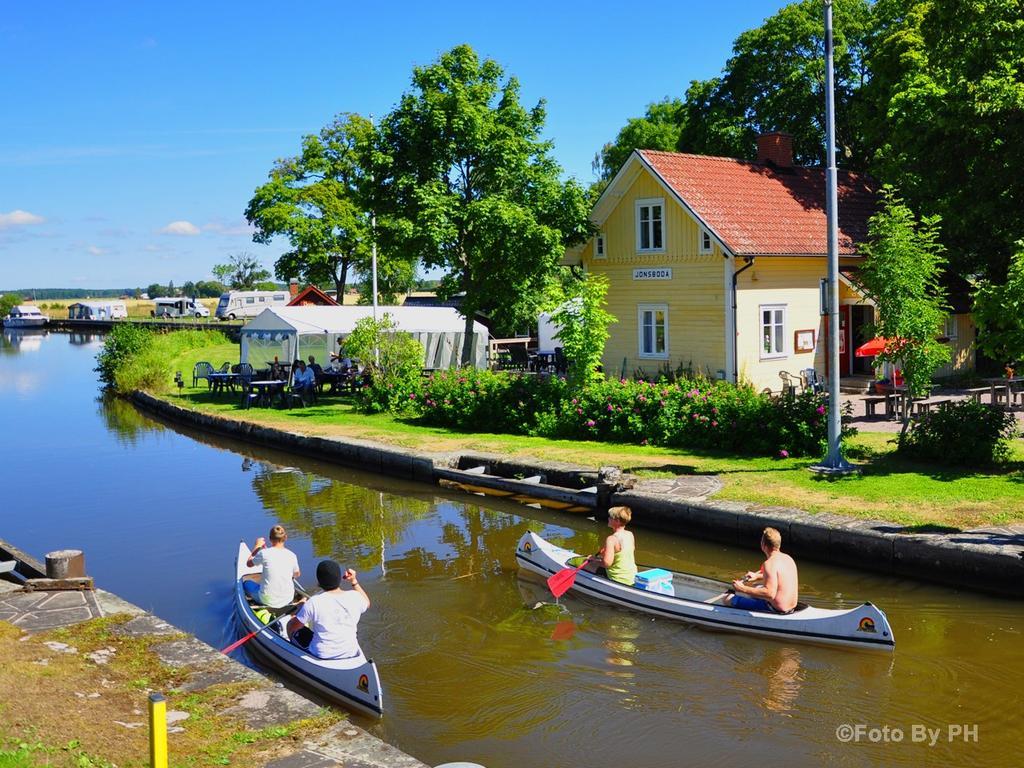 Pensionat Praestgarden Bed & Breakfast Töreboda Dış mekan fotoğraf