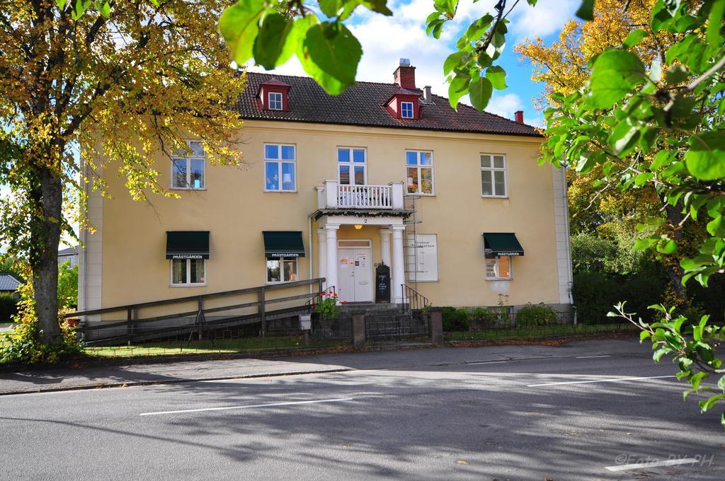 Pensionat Praestgarden Bed & Breakfast Töreboda Dış mekan fotoğraf