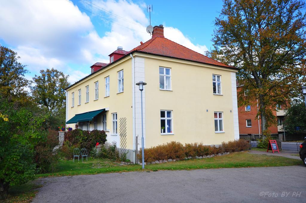 Pensionat Praestgarden Bed & Breakfast Töreboda Dış mekan fotoğraf